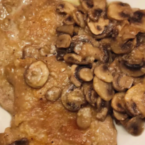 #scaloppine #food #italianfood #funghi #cucinaitaliana #foodphotography #lunch #secondipiatti #maiale #pranzo #carne #scaloppineaifunghi #lunchtime #cucina #scaloppineallimone #pausapranzo #italy #chef #foodie #italianfood #italiantaste #italiantradition