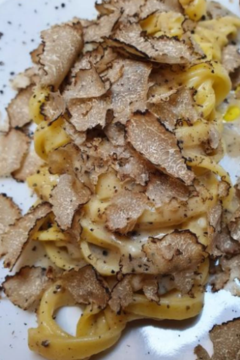 #truffle #tartufonero #truffleseason #pastaaltartufo #tagliatella #pastafresca #tagliatellealtartufo #umbriatartufo #ristorantitartufo #trufflerestaurant