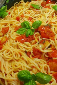 #classico #spaghetti #spaghettialpomodoro #pomodorofresco #basilicofresco #spaghettialpomodoroebasilico #qualità #freschfood #free_tasty_food #chebontà #bontaitaliana