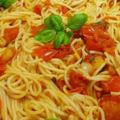 #classico #spaghetti #spaghettialpomodoro #pomodorofresco #basilicofresco #spaghettialpomodoroebasilico #qualità #freschfood #free_tasty_food #chebontà #bontaitaliana