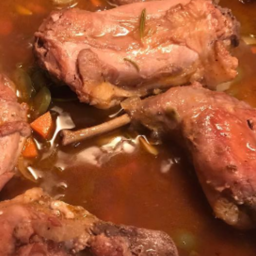 #rabbitstew #rabbitfordinner #italiansdoitbetter #italianfood #rabbitstewfordinner #cookingathome #homecookedmeal #deliciousdinner #weekendeats #foodofitaly #CacciatorediConiglio