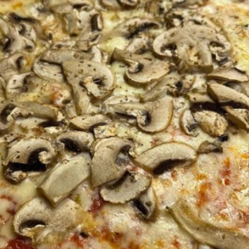 #ilovepizza #pizzaaifunghi #pizzalover #dinnerisready #cenasemplicemagustosa #pizzadelivery