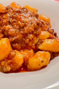 #gnocchidipatate al #raguromagnolo#giovedignocchi
.
#questolhofattoio
#cucinadironconi
#gnocchifattiincasa
#gnocchi
#gnocchifattincasa
#ragu
#ragufattoincasa
#gnocchialragù #gnocchialragu
#primipiatti #primopiatto #cucinaitaliana
#italiakitchen #cucinadicasa