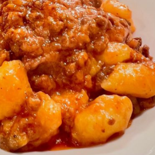 #gnocchidipatate al #raguromagnolo #giovedignocchi . #questolhofattoio #cucinadironconi #gnocchifattiincasa #gnocchi #gnocchifattincasa #ragu #ragufattoincasa #gnocchialragù #gnocchialragu #primipiatti #primopiatto #cucinaitaliana #italiakitchen #cucinadicasa