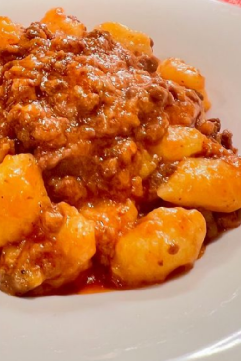 #gnocchidipatate al #raguromagnolo #giovedignocchi . #questolhofattoio #cucinadironconi #gnocchifattiincasa #gnocchi #gnocchifattincasa #ragu #ragufattoincasa #gnocchialragù #gnocchialragu #primipiatti #primopiatto #cucinaitaliana #italiakitchen #cucinadicasa