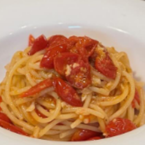 #pastaalpomodoro #pastaalpomodorofresco #tomato #tomatopasta #spaghetti #primipiatti #primipiattiitaliani #piattiitaliani #ricetta #piattigolosi #italianfood #cucinaitaliana #cuciniamo #ideeincucina #piattidellatradizione #homemadefood #foodlover #ricetteitaliane #gustoitaliano #ideeperpranzo #recipeoftheday #pastalovers