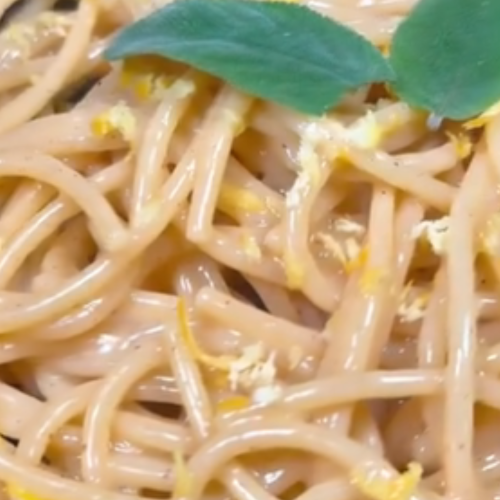 #limone #pastaallimone #spaghetti #pasta #pastalovers #ricettafacile #ricettafacileeveloce #foodie #ricettadelgiorno #cucinare #cucinareinsieme #ricetta #ricettadasalvare #burroesalvia #vegetarianrecipes #ricettaitaliana #ricettavegetariana #cibobuono #cibobuonoesano