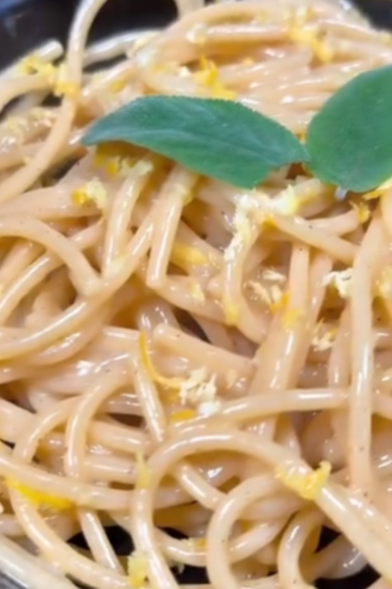 #limone #pastaallimone #spaghetti #pasta #pastalovers #ricettafacile #ricettafacileeveloce #foodie #ricettadelgiorno #cucinare #cucinareinsieme #ricetta #ricettadasalvare #burroesalvia #vegetarianrecipes #ricettaitaliana #ricettavegetariana #cibobuono #cibobuonoesano