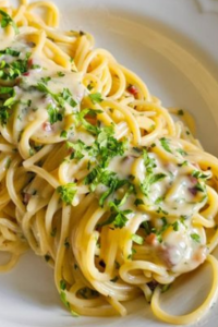 #happyweekend #lunchtime #pastatime #spaghetticarbonara #soulfood #foodporn #favoritefood #instfoodlike #mittagessen #spaghetticarbonara #pastalover #leckerschmecker #frischgekocht #mit❤️gemacht #lieblingsgericht #schönennachmittag #nicefriday🫶🍀🍂🌻