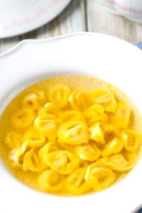 #tortellini #tortelliniinbrodo #cappone #tradizione #natale #capodanno #xmas #holiday #primopiatto #brodo #soniaperonaci #ricette #recipe #ricetta #food #cucina #foodlovers #pastafresca #pastafrescaripiena