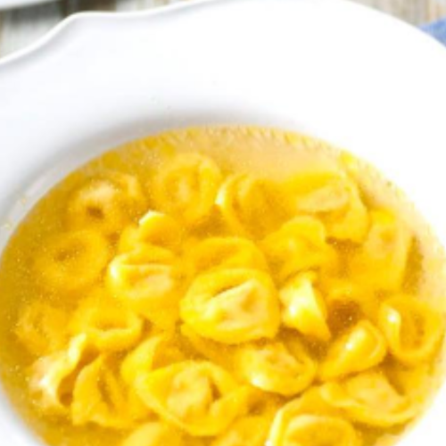 #tortellini #tortelliniinbrodo #cappone #tradizione #natale #capodanno #xmas #holiday #primopiatto #brodo #soniaperonaci #ricette #recipe #ricetta #food #cucina #foodlovers #pastafresca #pastafrescaripiena